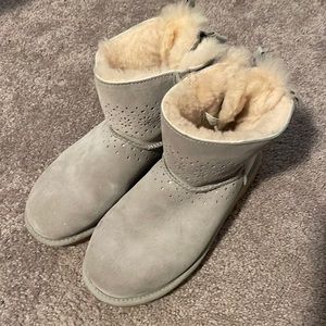 Gray Ugg Boots- Like new- Bows on the back